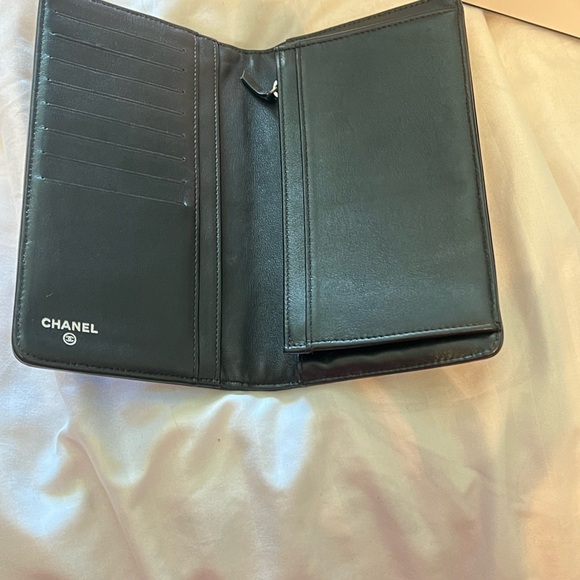 CHANEL 100% Authentic Black Patent Leather Wallet.  Like New. - Picture 12 of 13